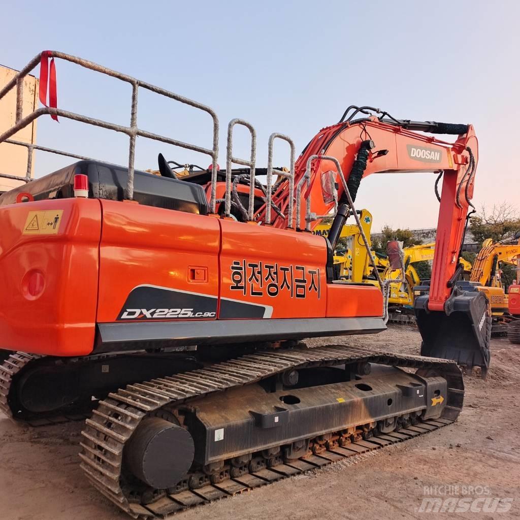 Doosan 225 LC Pásové rýpadlá