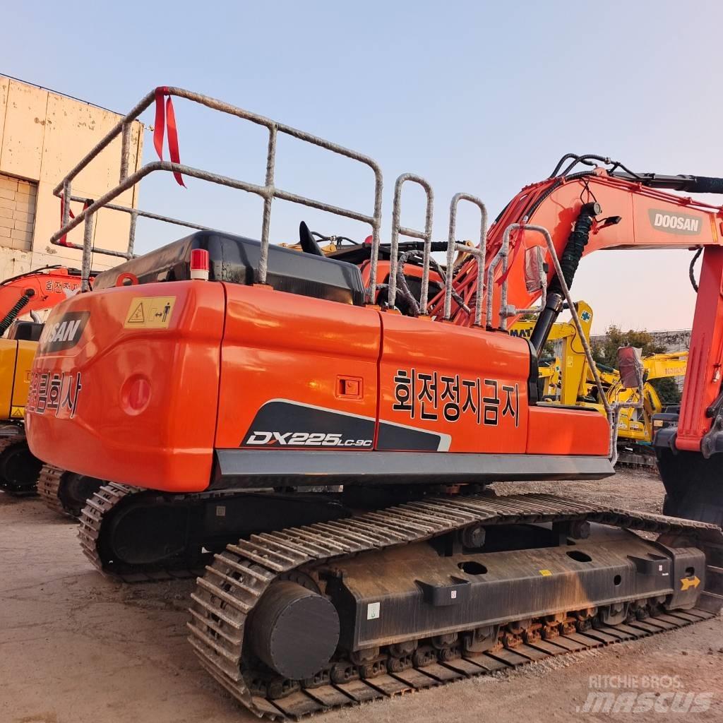 Doosan 225 LC Pásové rýpadlá