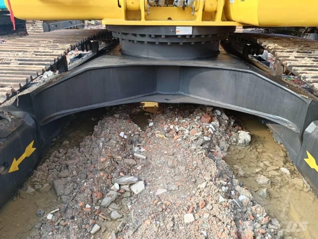 Komatsu PC 200-8 Pásové rýpadlá