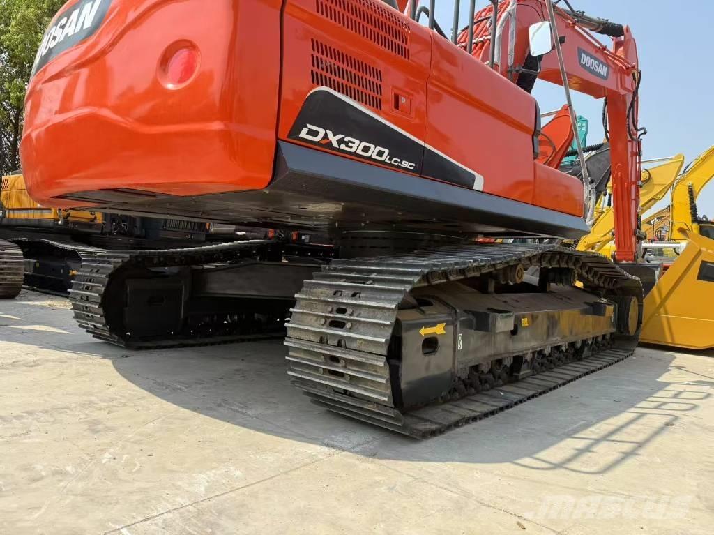 Doosan DX300 Pásové rýpadlá