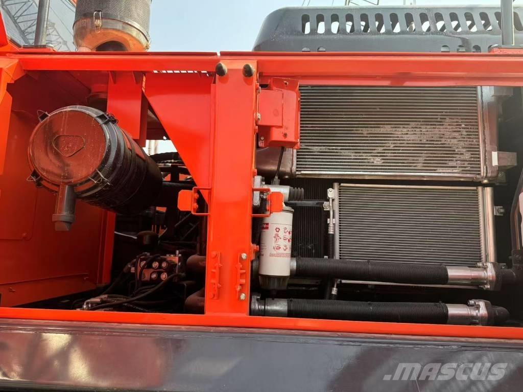 Doosan DX300 Pásové rýpadlá