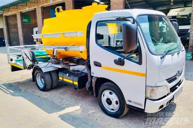 Hino 300 614 Ďalšie nákladné vozidlá