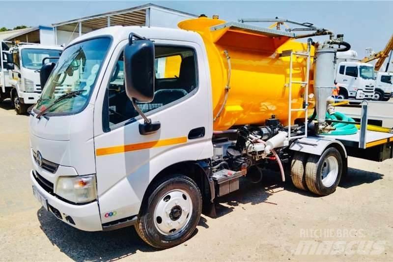 Hino 300 614 Ďalšie nákladné vozidlá