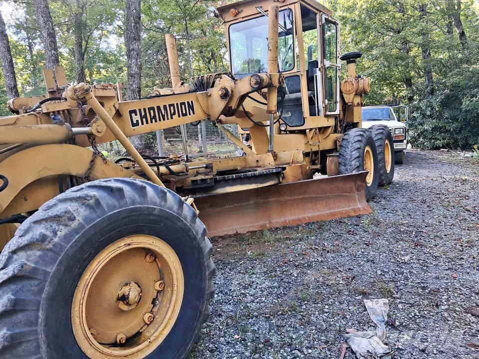 Champion 715 Grejdery