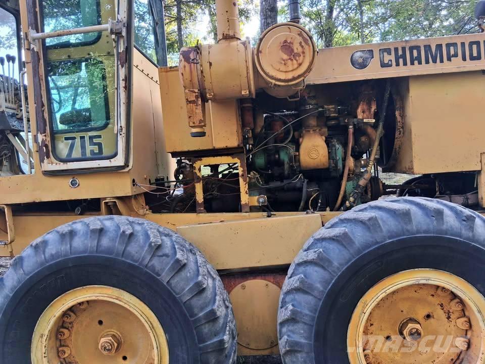 Champion 715 Grejdery