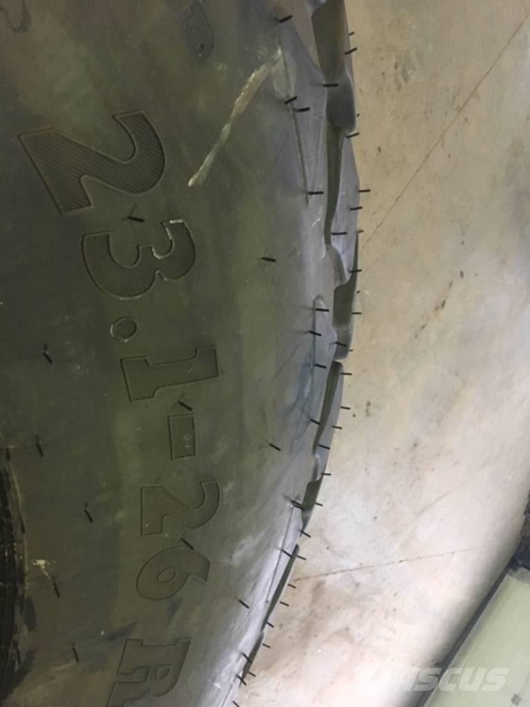 SWT 23.1 - 26 Pneumatiky, kolesá a ráfiky