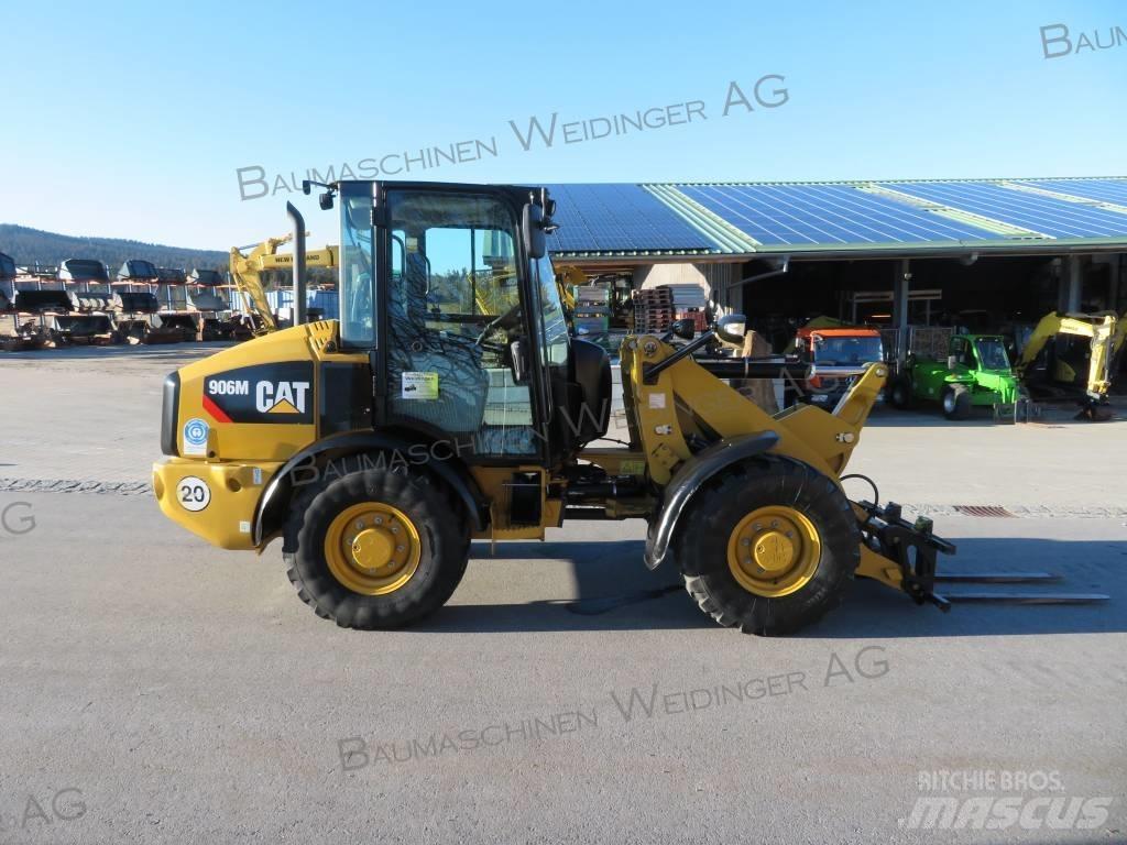 CAT 906M Kolesové nakladače