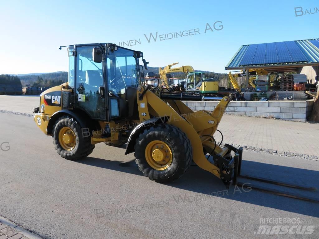 CAT 906M Kolesové nakladače