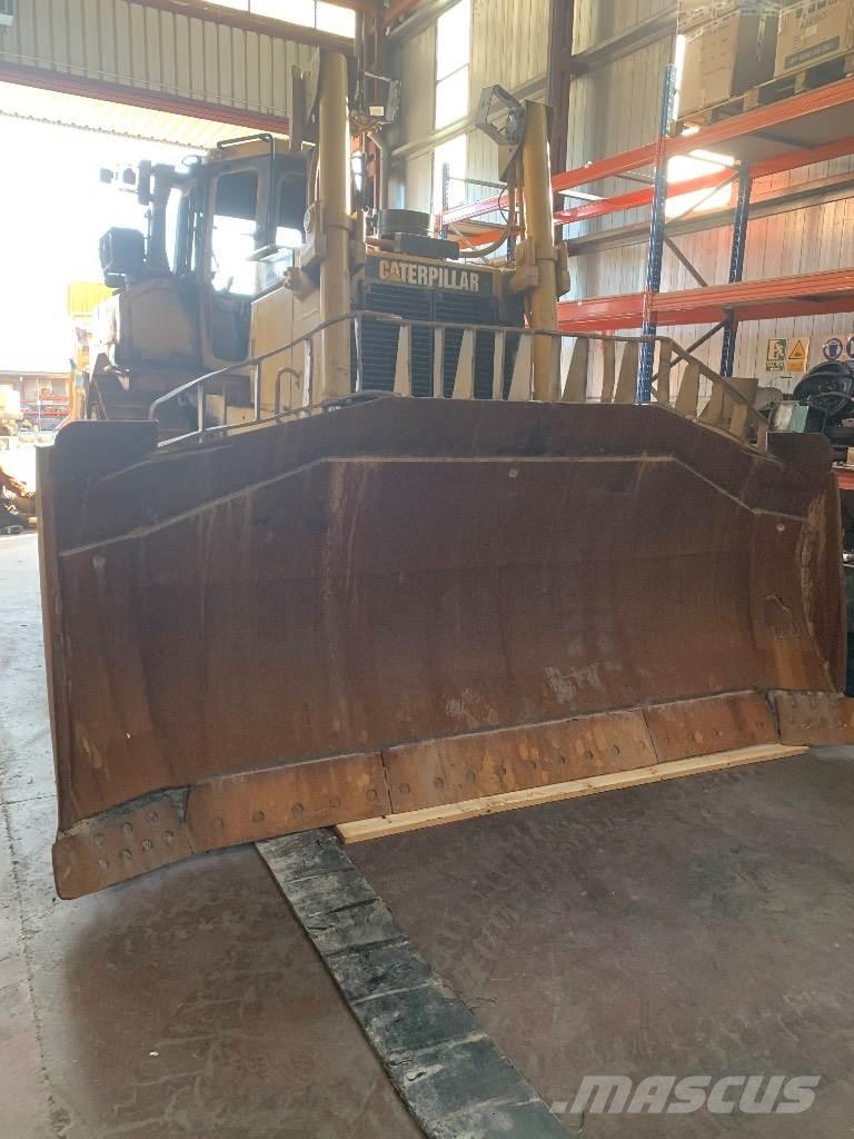 CAT D 8 R II Pásové dozéry