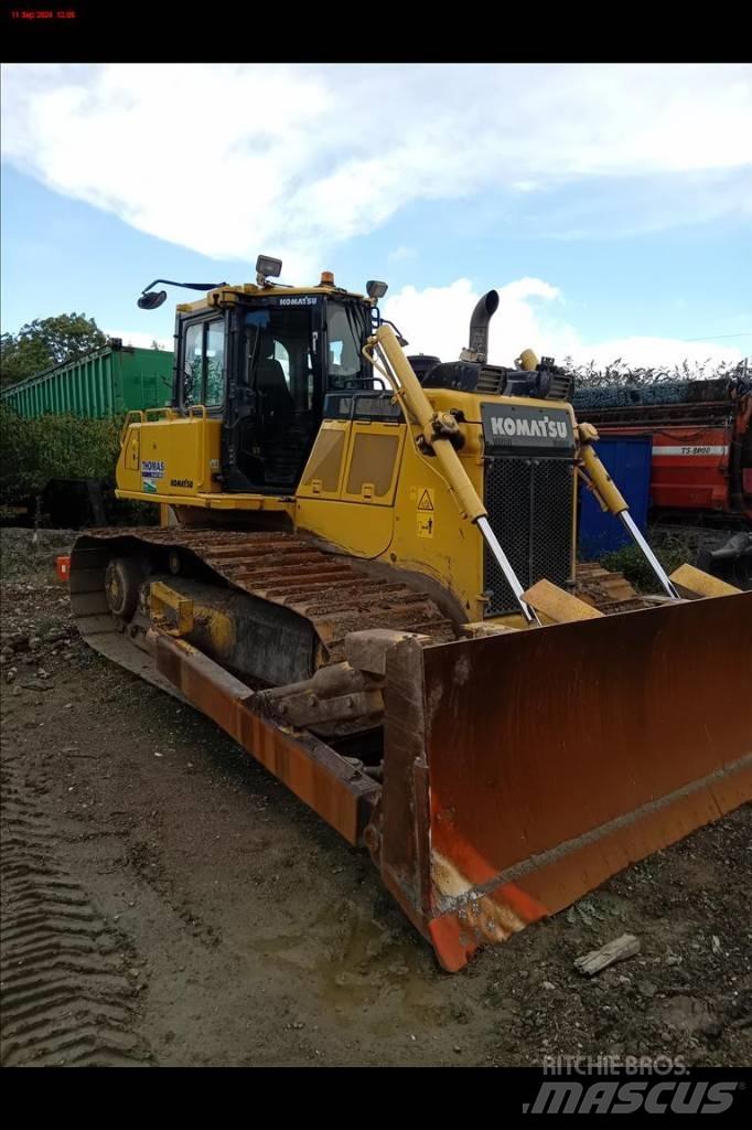 Komatsu D 65 PX-18 Pásové dozéry