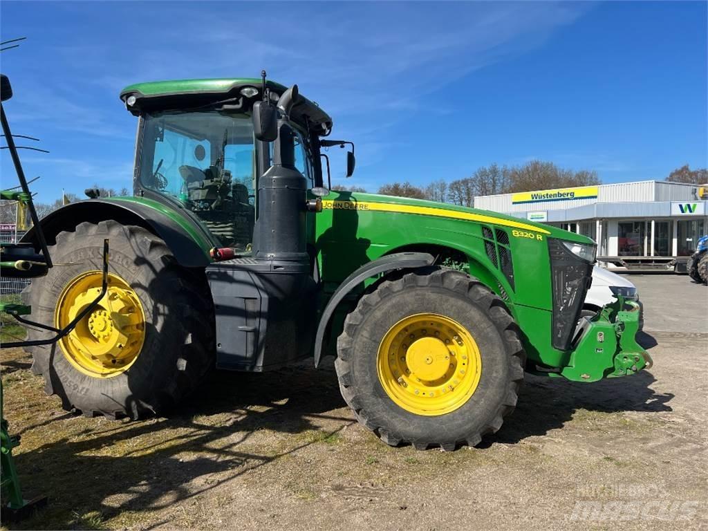 John Deere 8320 R Traktory