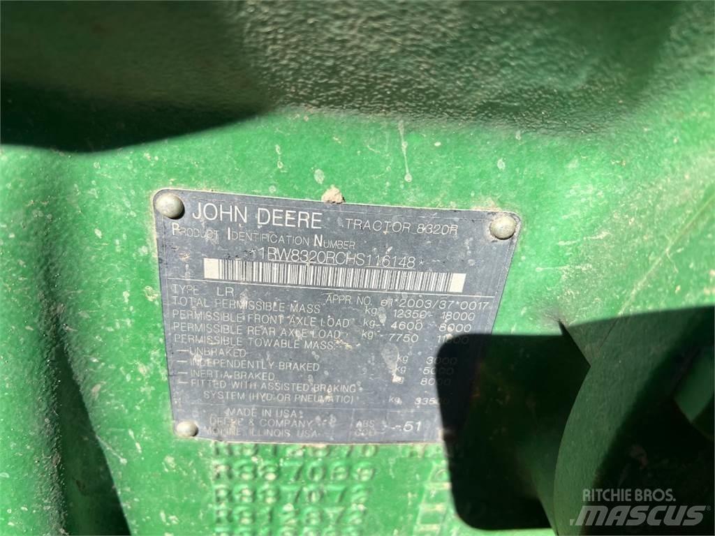John Deere 8320 R Traktory