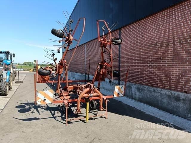 Kuhn GF6301 MH Obracače a zhrabovače sena