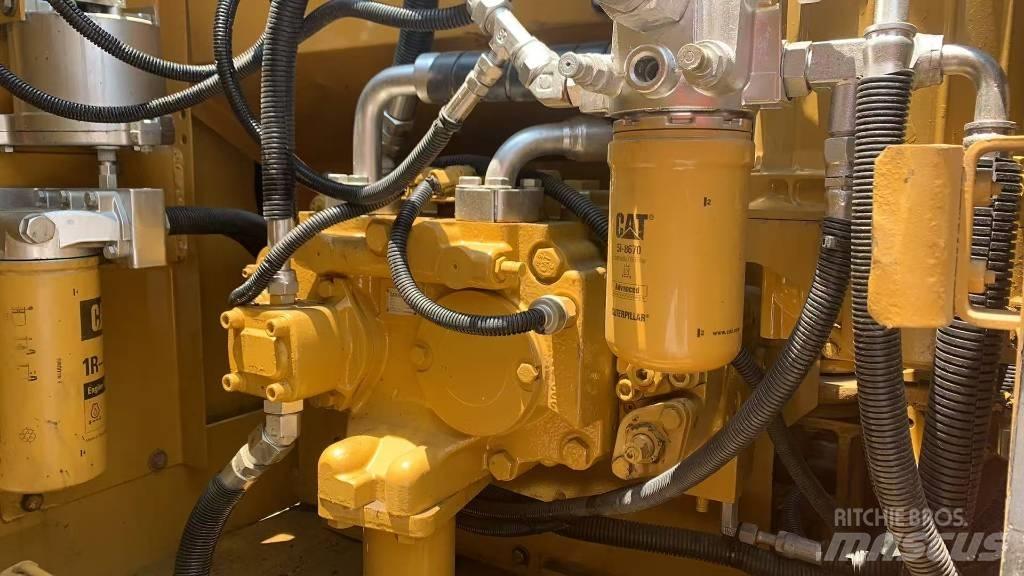 CAT 323 D Pásové rýpadlá