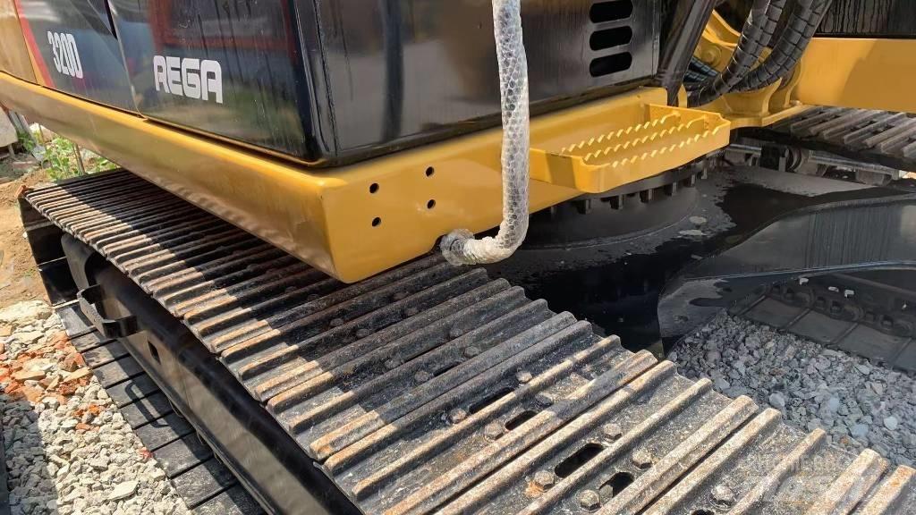 CAT 323 D Pásové rýpadlá