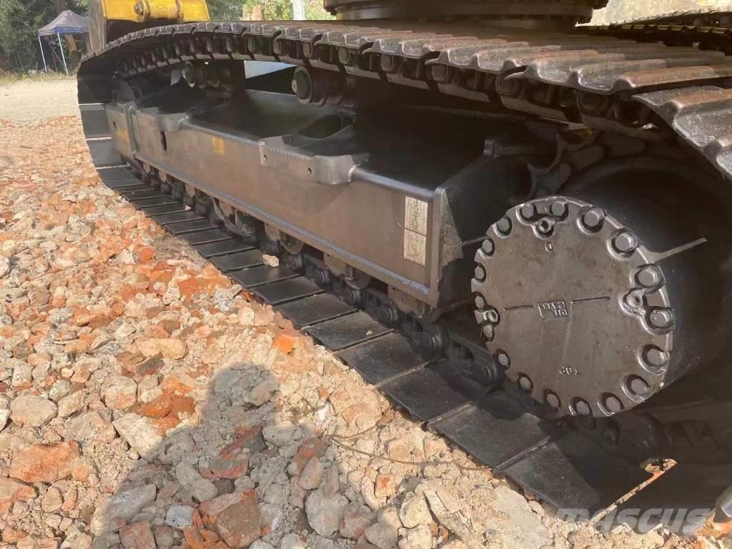Komatsu PC 200-8 Pásové rýpadlá