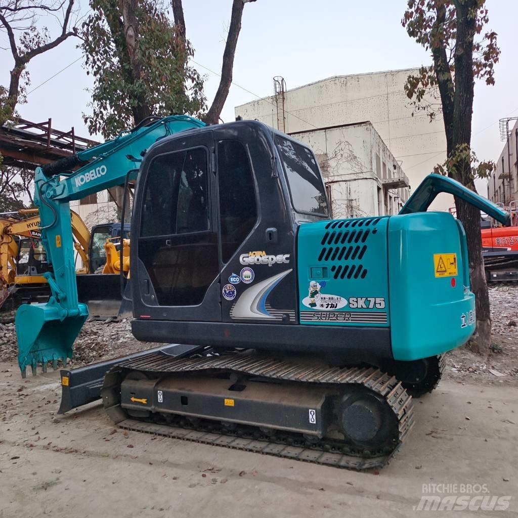 Kobelco SK75 Midi rýpadlá 7 t - 12 t