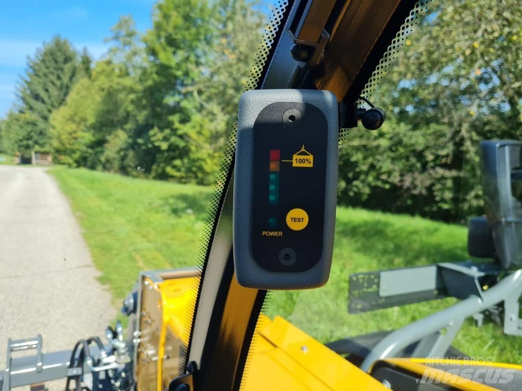 Liebherr T 32-7 Teleskopické manipulátory