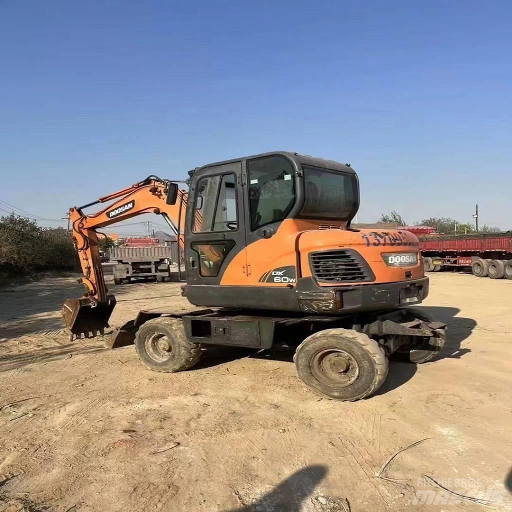 Doosan DX60W Kolesové rýpadlá