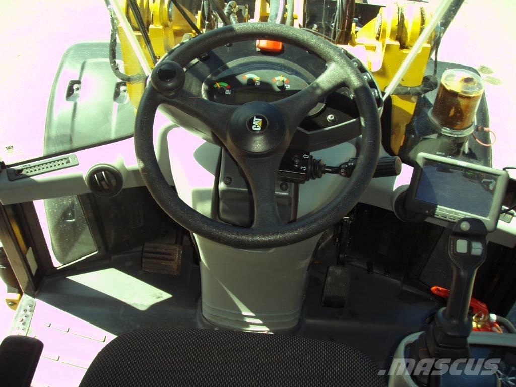 CAT 906 M Kolesové nakladače