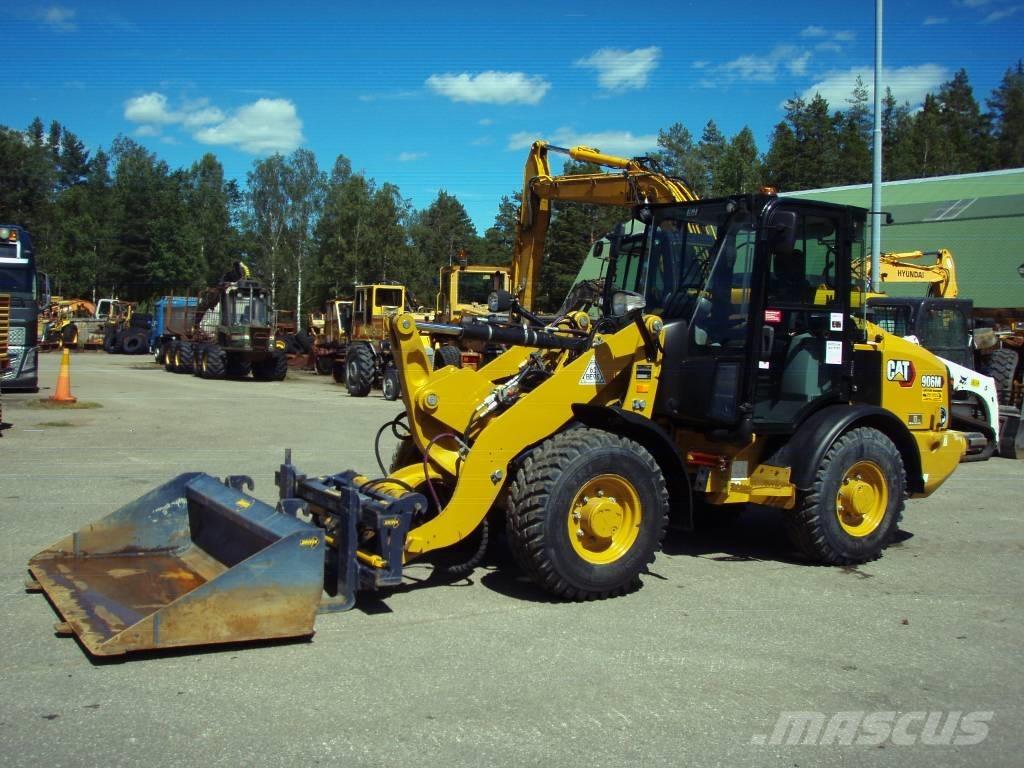CAT 906 M Kolesové nakladače