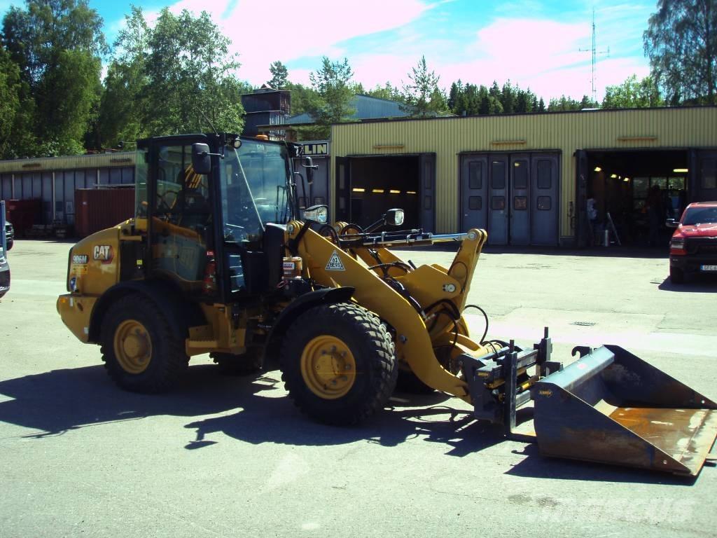 CAT 906 M Kolesové nakladače