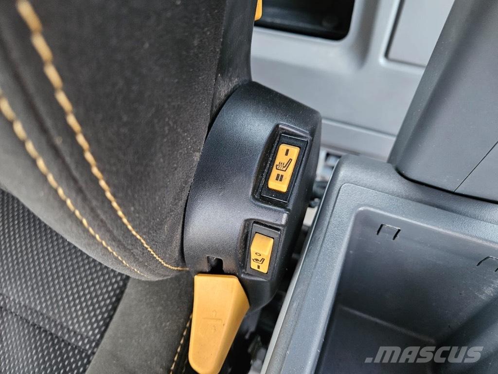 CAT 323 Pásové rýpadlá