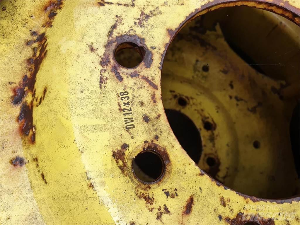 Goodyear 136-38 x2 Pneumatiky, kolesá a ráfiky