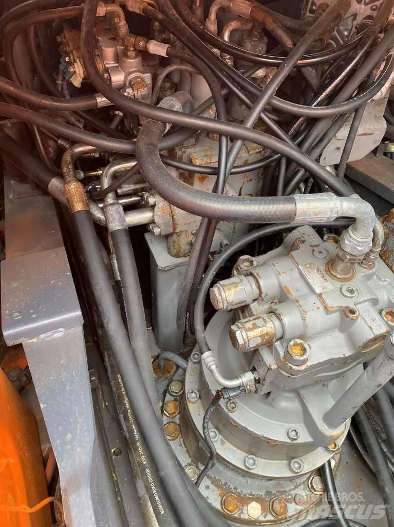 Hitachi ZX 210 Pásové rýpadlá