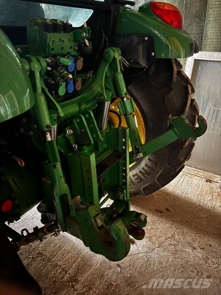 John Deere 5100 M Traktory