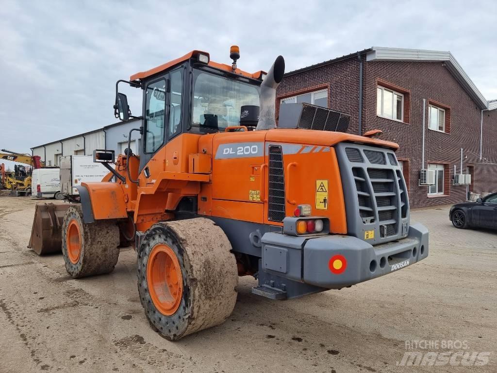 Doosan DL 200-3 Kolesové nakladače