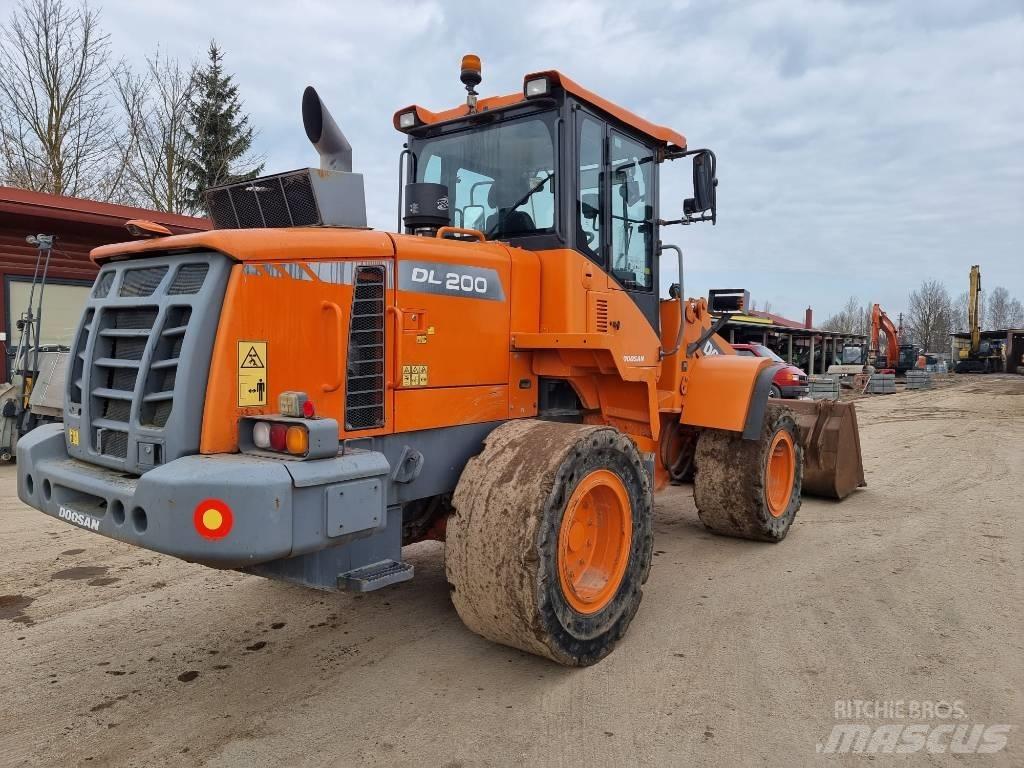 Doosan DL 200-3 Kolesové nakladače