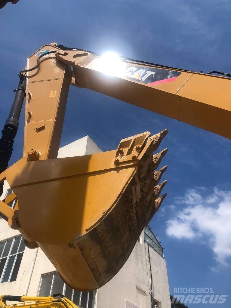 CAT 320 B L Pásové rýpadlá