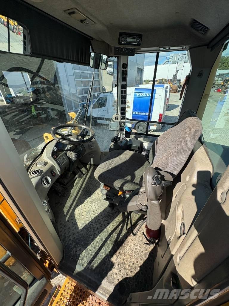 Volvo L110F Kolesové nakladače
