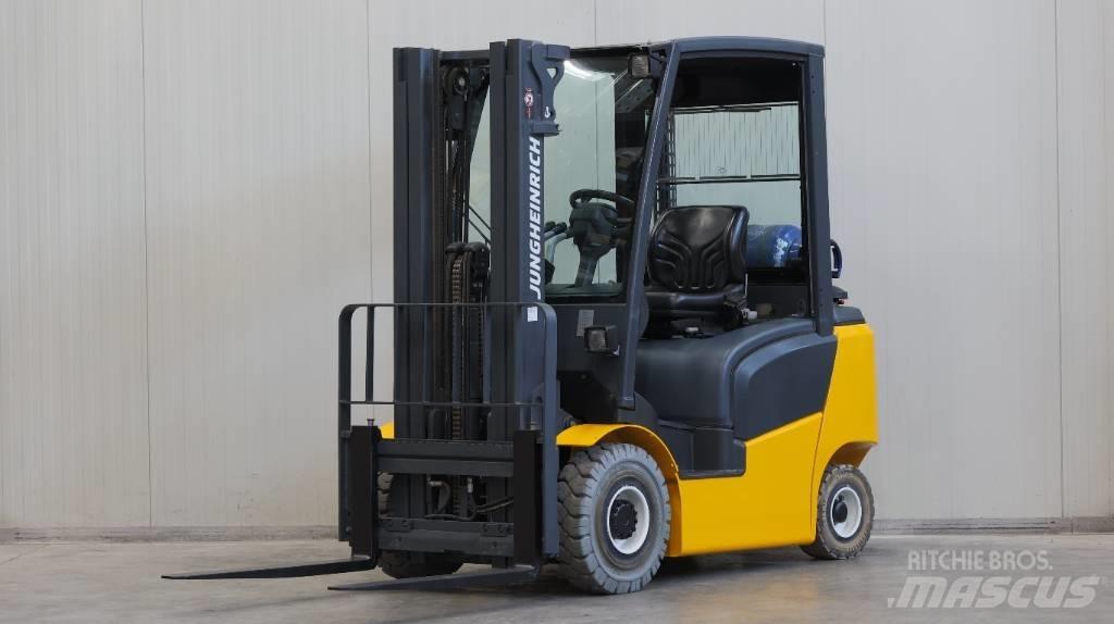 Jungheinrich TFG 320 LPG vozíky