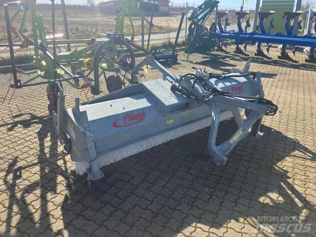 Fliegl Kost 2,8 m. Ďalšie príslušenstvo traktorov
