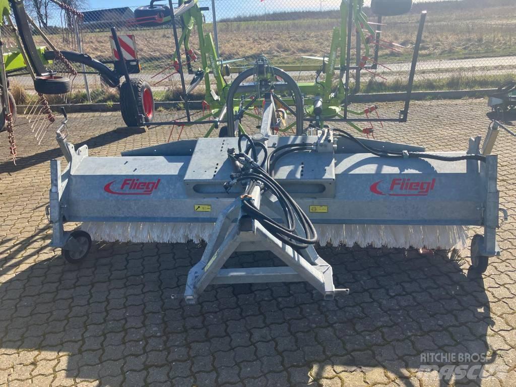 Fliegl Kost 2,8 m. Ďalšie príslušenstvo traktorov