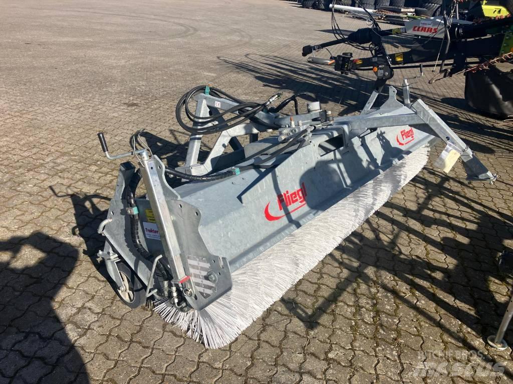 Fliegl Kost 2,8 m. Ďalšie príslušenstvo traktorov