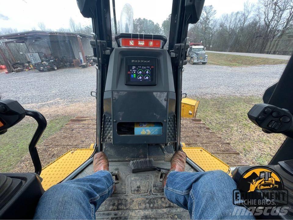 John Deere 750L Pásové dozéry