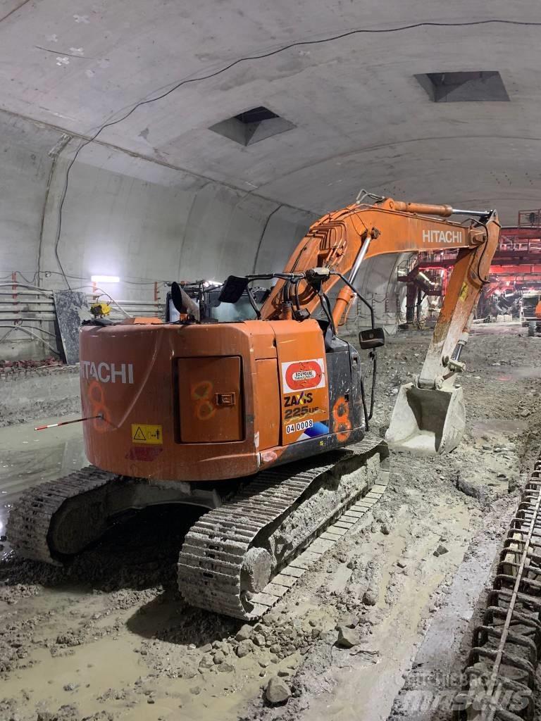 Hitachi ZX225US-5A Stavebníctvo - ostatné
