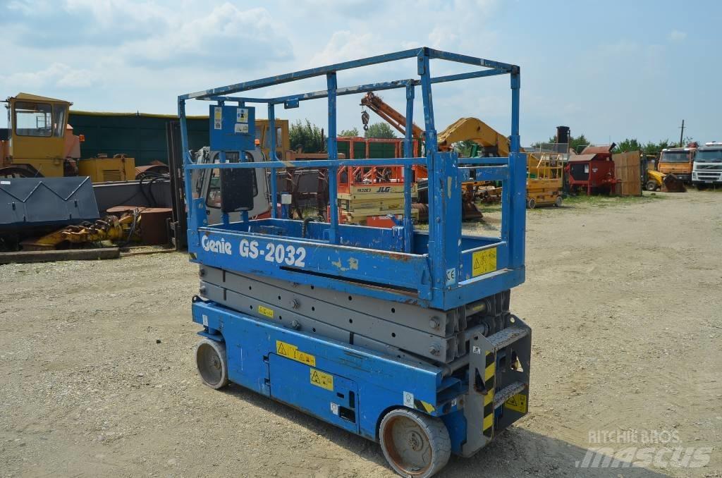 Genie GS 2032 Nožnicové zdvíhacie plošiny
