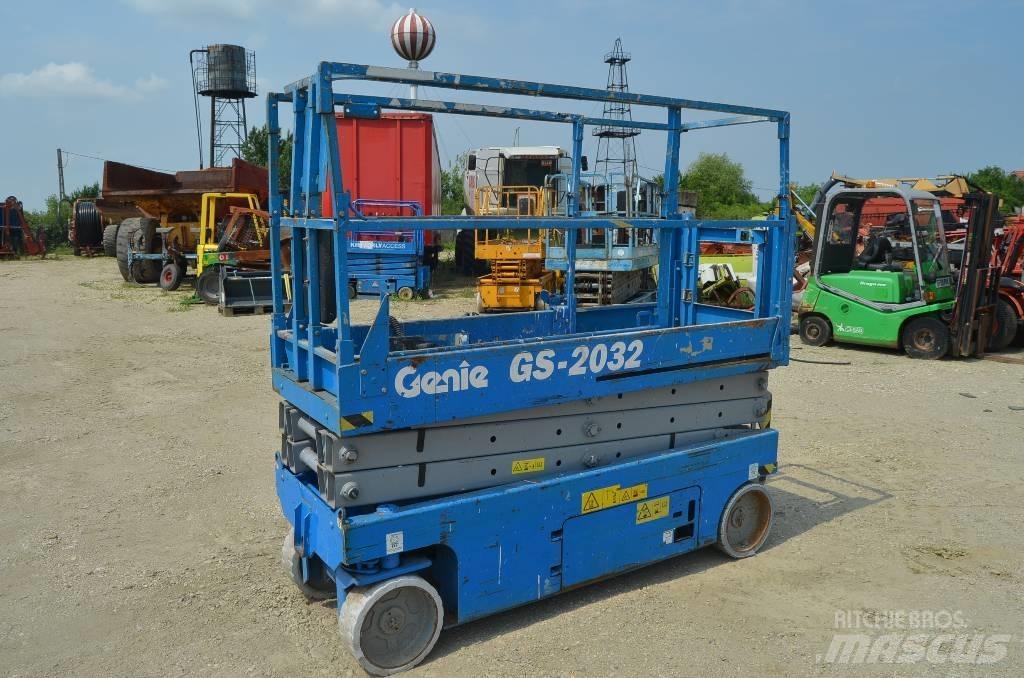 Genie GS 2032 Nožnicové zdvíhacie plošiny