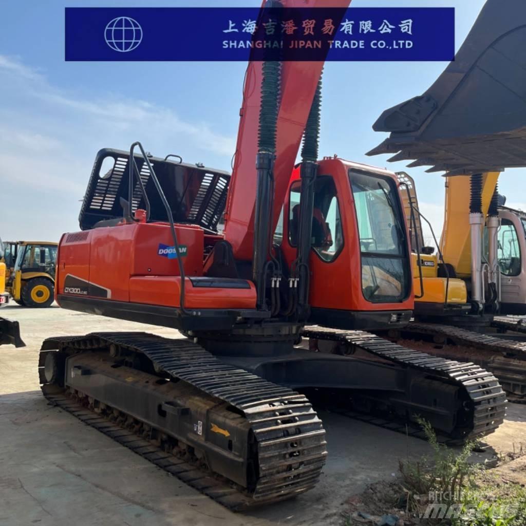 Doosan DX 300 Pásové rýpadlá