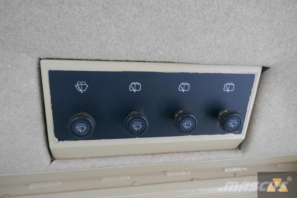 CAT D9R Ex-army Pásové dozéry