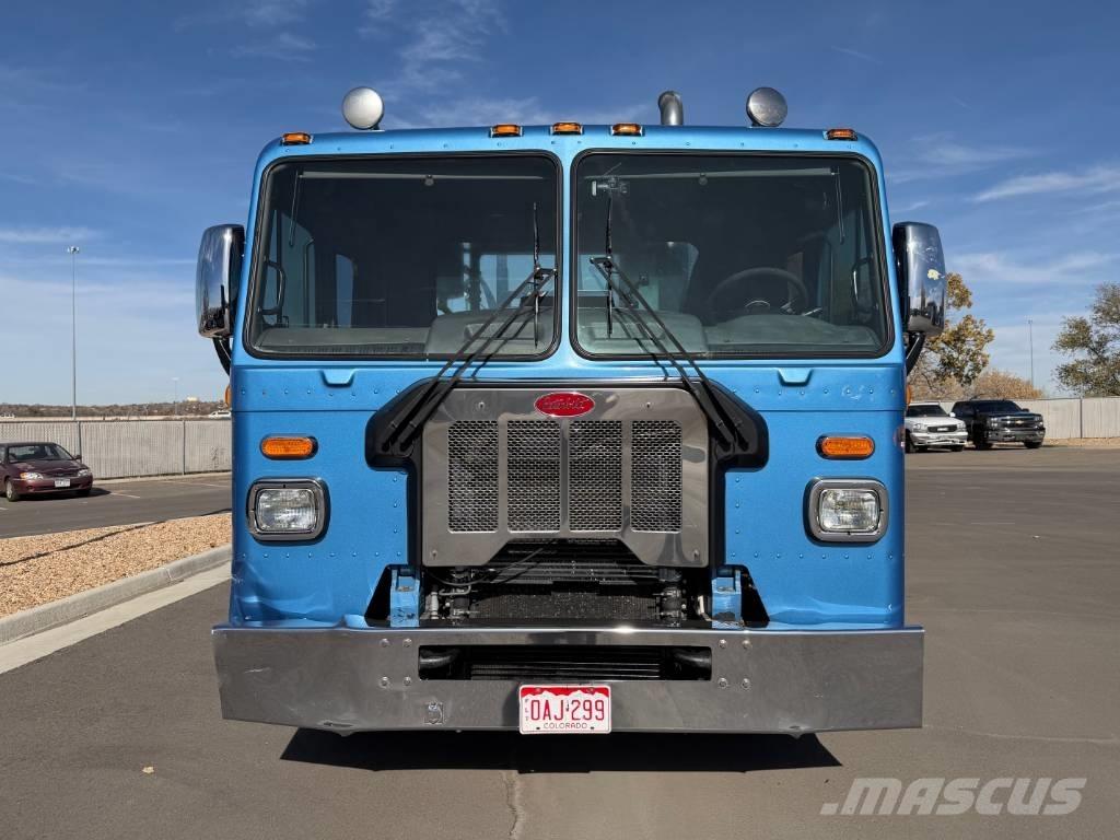 Peterbilt 320 Lanový nosič kontajnerov