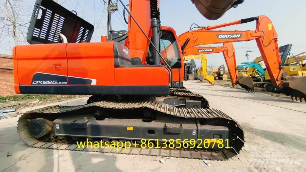 Doosan DX 225 Pásové rýpadlá