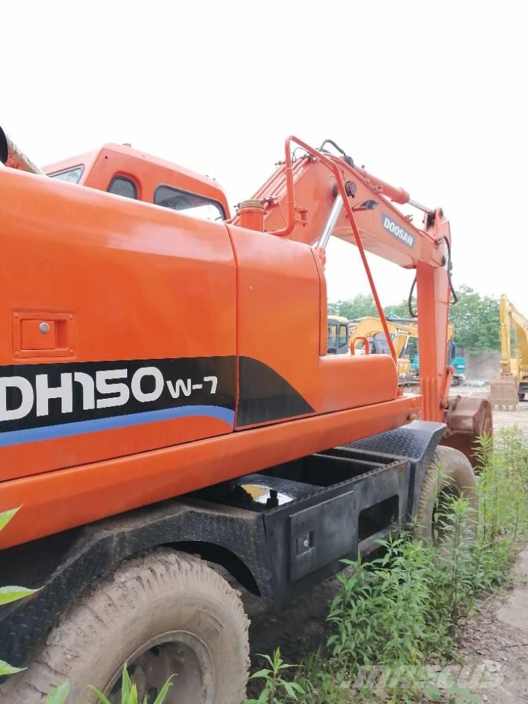Doosan DH 150 W-7 Pásové rýpadlá