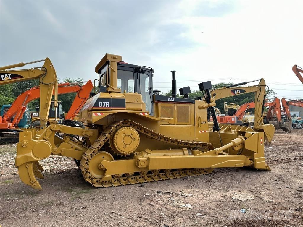 CAT D7R Pásové dozéry
