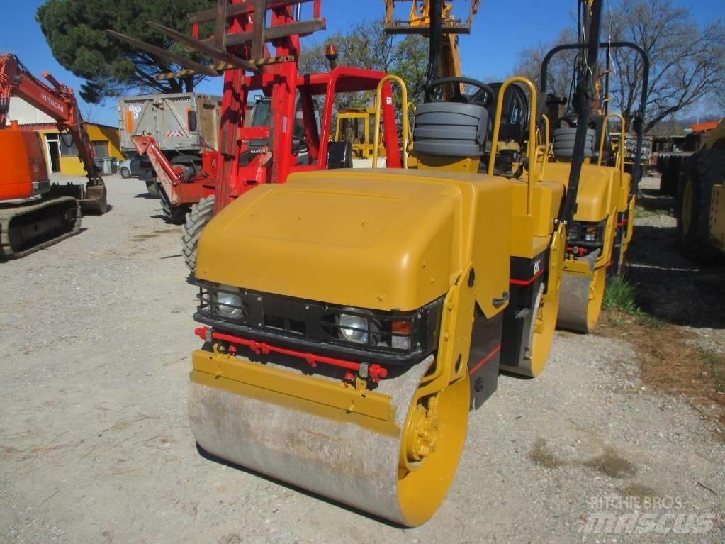 CAT CB 214 E Tandemové valce