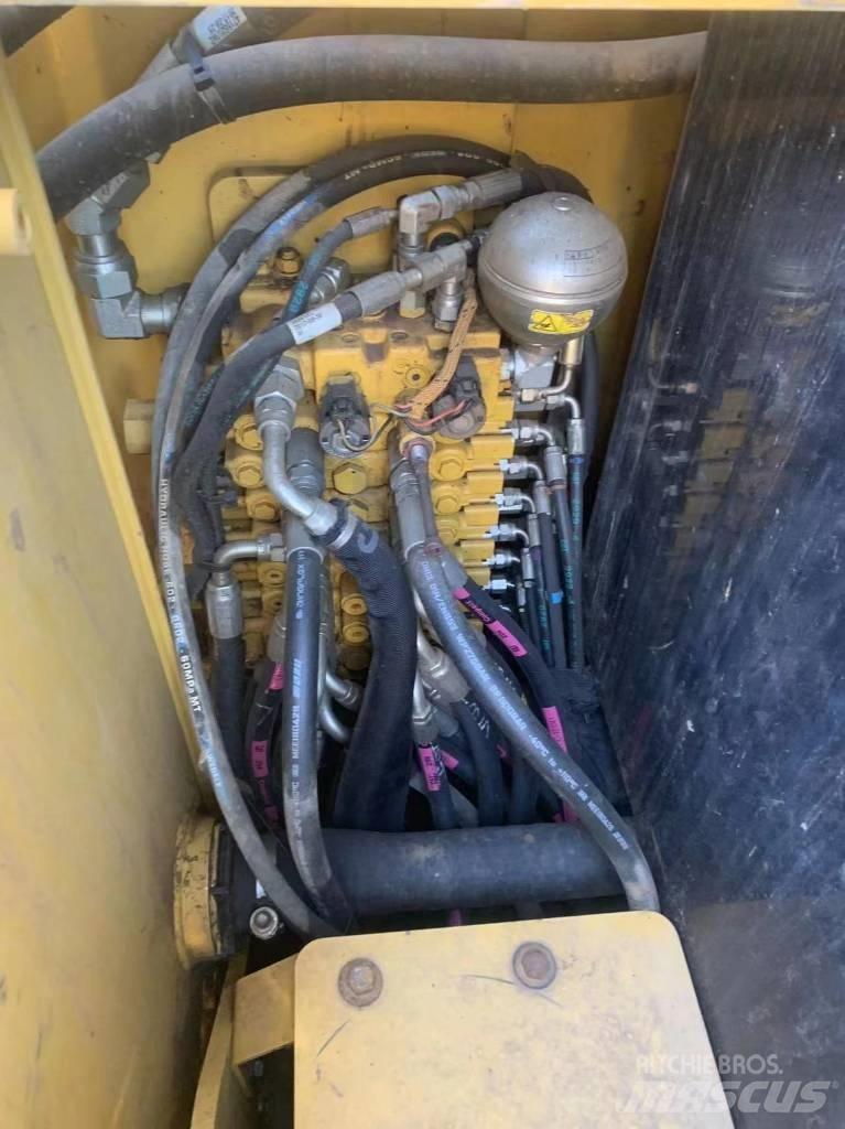 CAT 305.5e2 Pásové rýpadlá